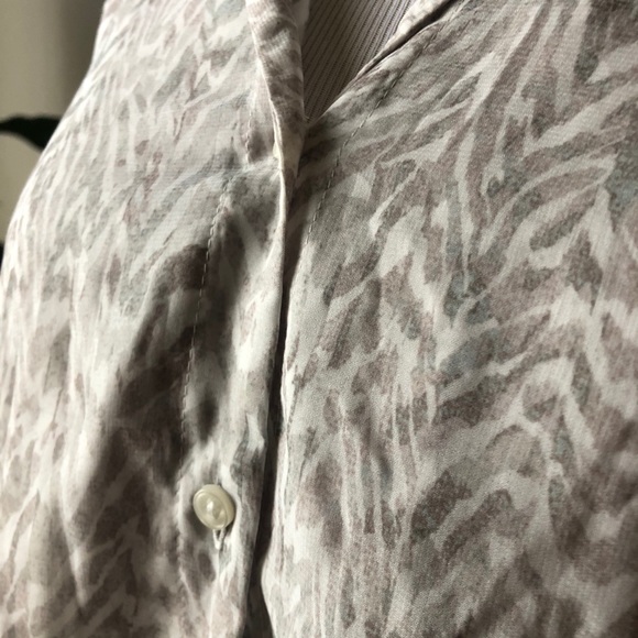 Cute H&M chiffon top - Picture 3 of 4